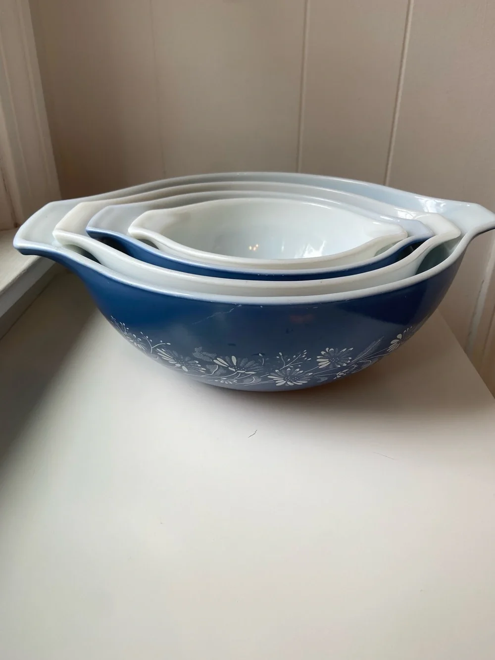 Vintage Pyrex Colonial Mist Cinderella nesting mixing bowl set Blue Daisy 1983.